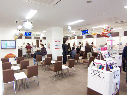 ドコモショップ新八柱店 店内風景1