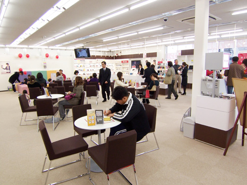 ドコモショップ掛川大池店 広々とした店内