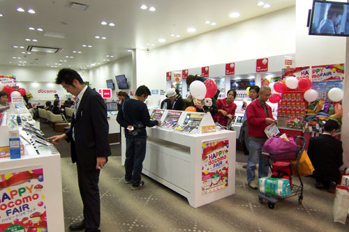 ドコモショップ テラスモール湘南店 商品展示コーナー・実機体験コーナー