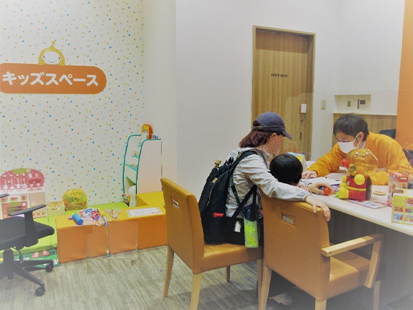 写真:小さなお子様連れでも安心、キッズスペース